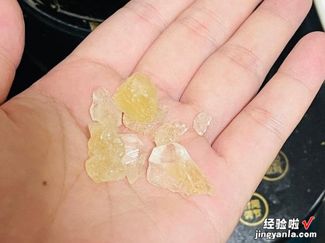 补药一堆，不如黑豆一把，春天要多吃黑豆，头发黑了，越吃越精神