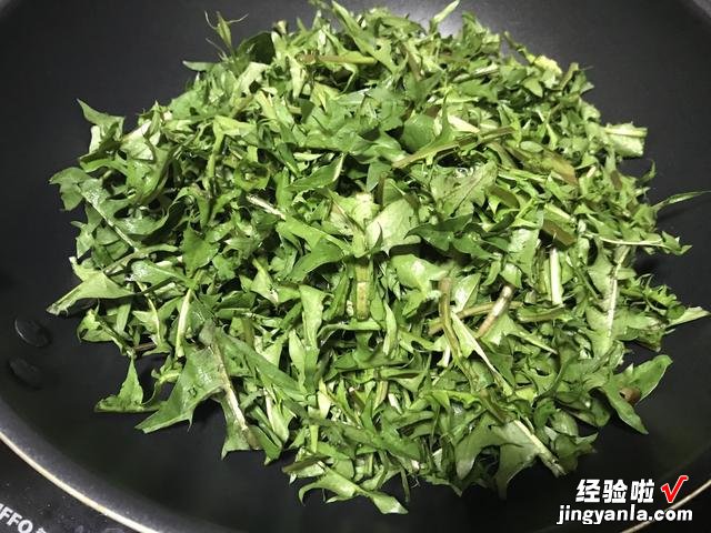 老爷爷教我炒蒲公英茶，没苦涩味，茶香自然，适合火大脾气急的人