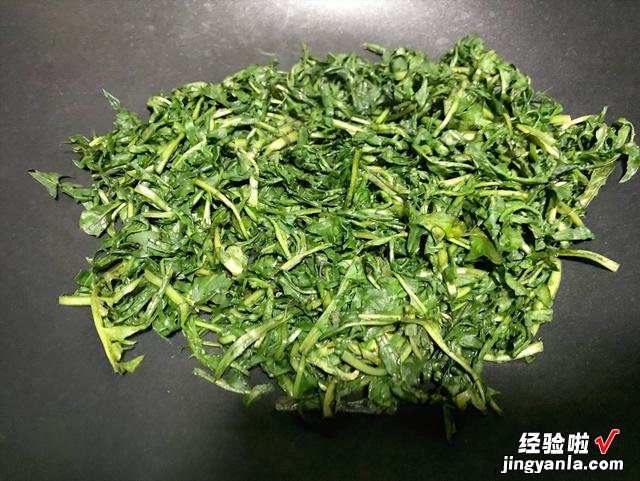 老爷爷教我炒蒲公英茶，没苦涩味，茶香自然，适合火大脾气急的人