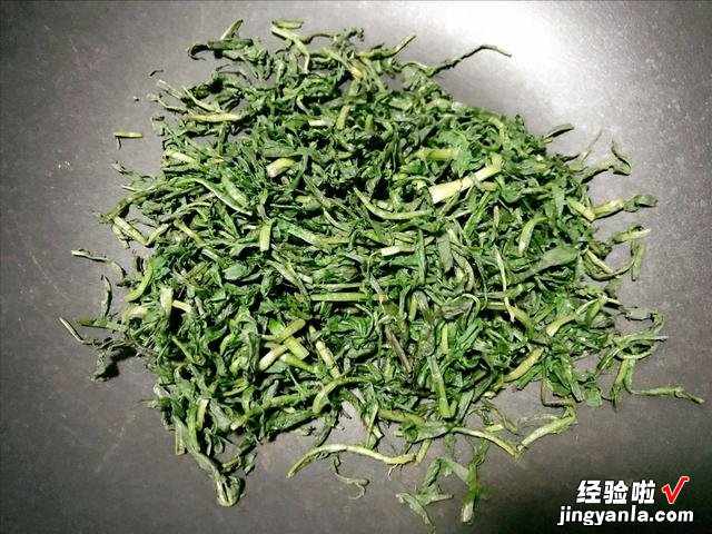 老爷爷教我炒蒲公英茶，没苦涩味，茶香自然，适合火大脾气急的人