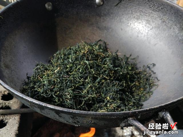 老爷爷教我炒蒲公英茶，没苦涩味，茶香自然，适合火大脾气急的人