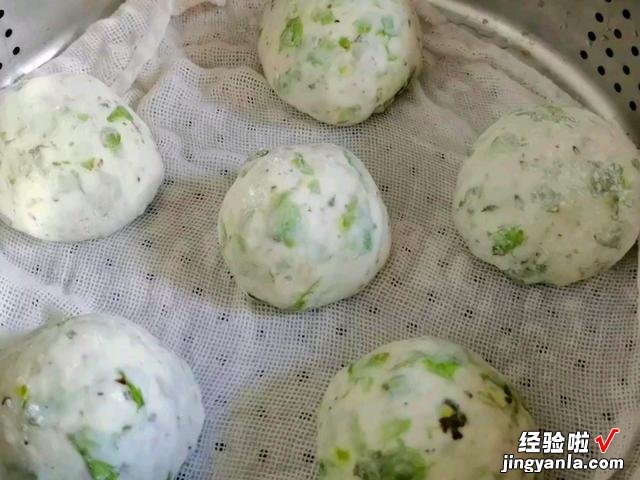 春天常见的榆钱，分享3种营养做法，清香可口，调馅蒸菜团都好吃