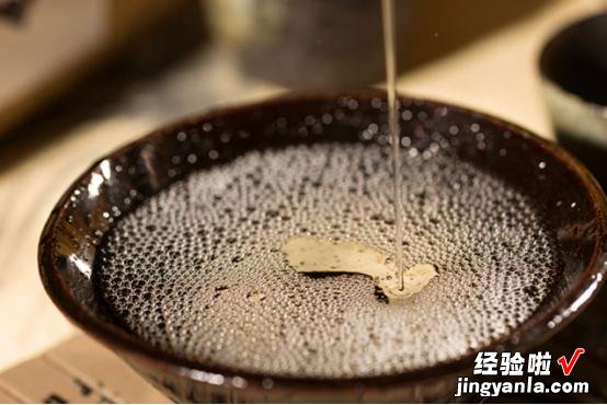 强烈建议中老年人,少喝散酒,多喝这2种酒,都是优级纯酿