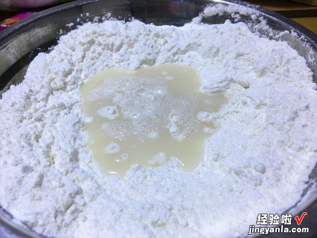 松软好吃的山东大馒头，发面过程详细，适合新手操作，一次就成功