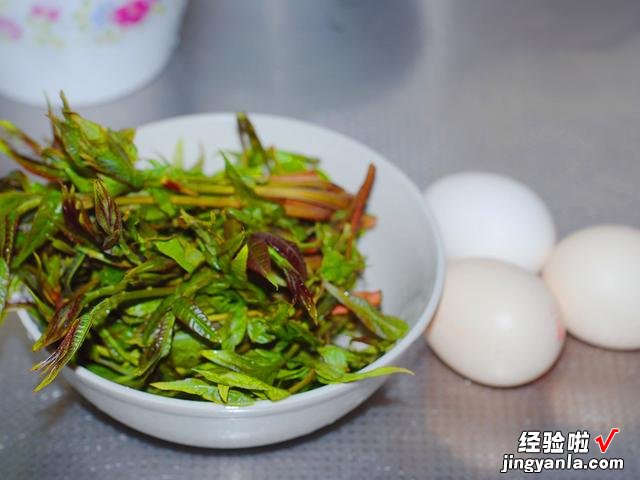 保存香椿别用盐腌,试试农家土办法,冬天炒鸡蛋真香,放一年不坏