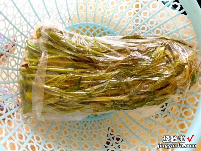 保存香椿别用盐腌,试试农家土办法,冬天炒鸡蛋真香,放一年不坏
