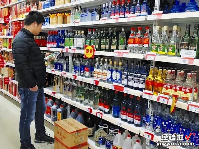 行家买酒从不听推荐,而是用这3招挑酒,促销员:太专业我骗不到