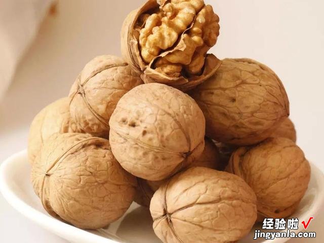 这9种坚果：高维生素、高膳食、高钙、低胆固醇，中老年人要多吃