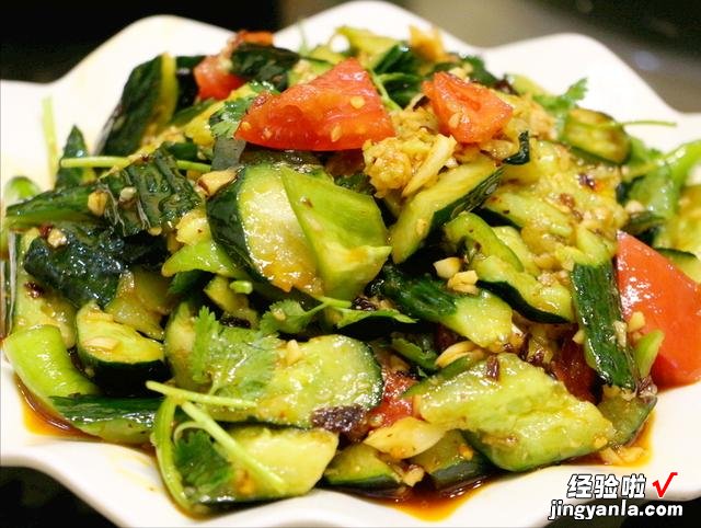 拍黄瓜想要清脆爽口？这个步骤不能少，大厨亲自示范，鲜香又美味