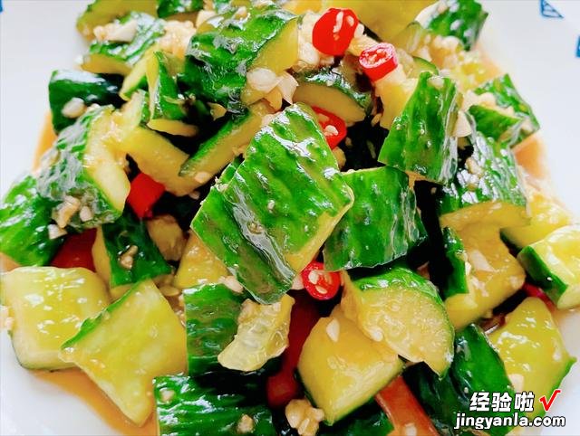 拍黄瓜想要清脆爽口？这个步骤不能少，大厨亲自示范，鲜香又美味