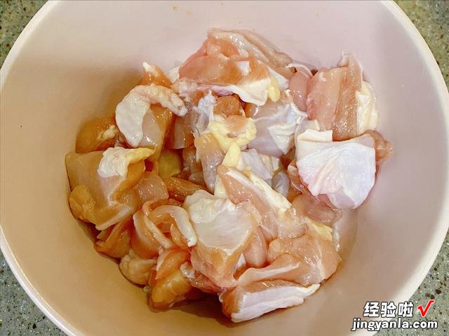 好吃的江湖菜“辣子鸡丁”，麻辣鲜香，外焦里嫩，学会做给家人吃