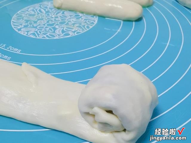 韭菜盒子怎么做好吃？原来和面有技巧，做对了外酥里嫩，韭香美味