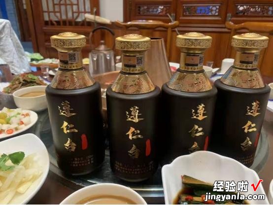 行内人：买白酒时，瓶身有这“4个字”，请谨慎购买，都是勾兑酒