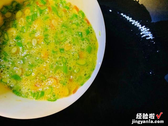蒜薹尾巴不要扔了,不懂吃太可惜,简单下锅一做,给红烧肉都不换