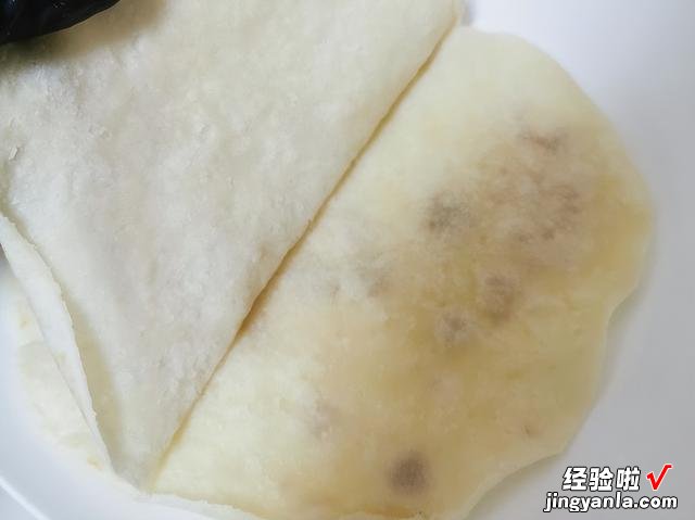 “万能饼皮”的做法,胜过鸭饼好几倍,柔软劲道,卷菜卷肉都好吃