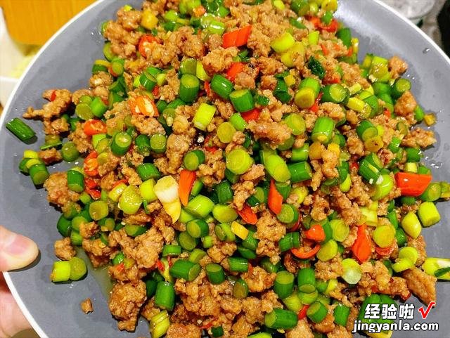 蒜薹上市了,教你3种家常做法,荤素搭配有营养,上桌家人都爱吃
