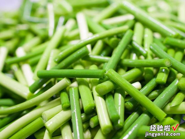 蒜薹上市了,教你3种家常做法,荤素搭配有营养,上桌家人都爱吃