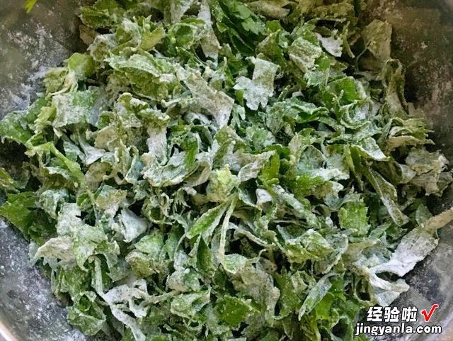 芹菜叶子不要扔了，不懂吃太可惜，教你3种做法，给红烧肉都不换