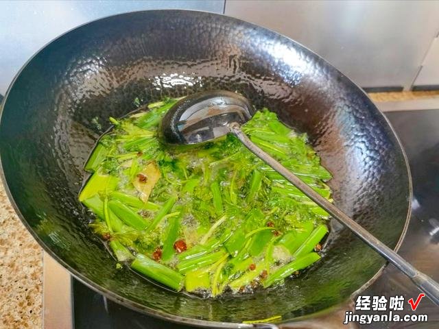 为什么饭店的凉拌菜好吃？原来他们都放“明油”，做对了鲜香美味