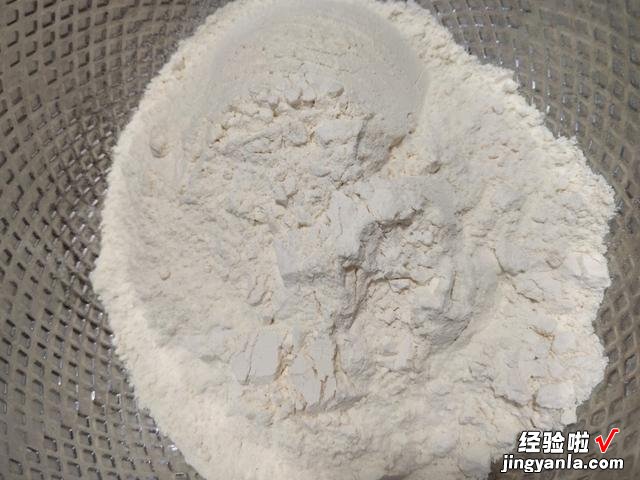 做手擀面时，加水还是加油？教你正确做法，口感爽滑，筋道又美味