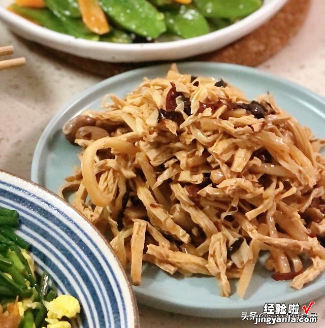 周末亲戚来家里吃午饭，准备7个家常菜还不够，看看来了几个人？