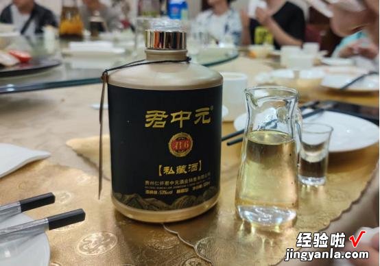 原来发现香精酒这么简单，不用喝，只看瓶身这2个记号，一眼便知