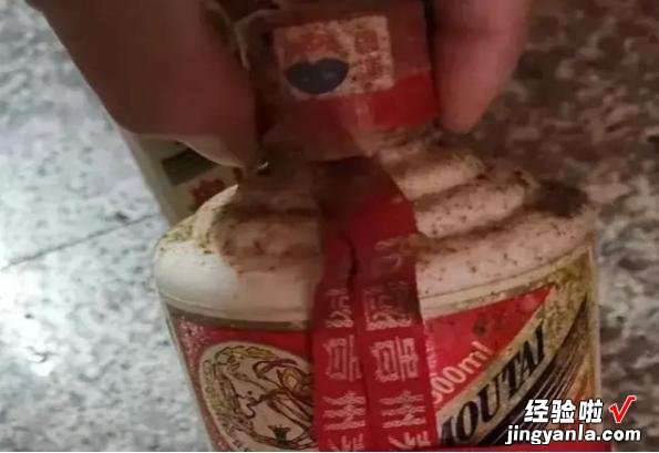 山东6旬土豪,拉9箱茅台去变钱,行家却直呼不值钱,均为“毒液”