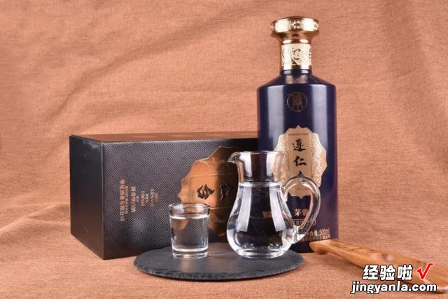山东6旬土豪,拉9箱茅台去变钱,行家却直呼不值钱,均为“毒液”