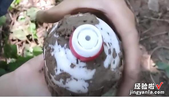 山东6旬土豪,拉9箱茅台去变钱,行家却直呼不值钱,均为“毒液”