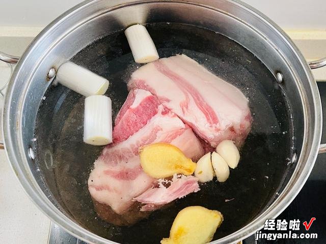 想吃扣肉不用买，教你在家自己做，秘制酱料配方，软烂鲜香不油腻