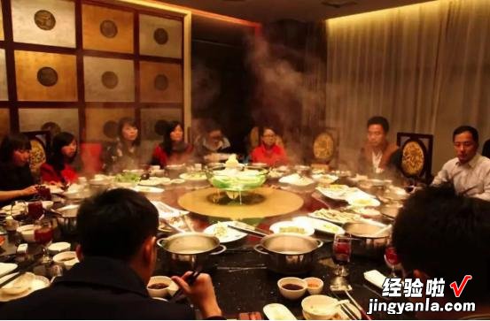 老祖宗提醒:4个酒桌“识人术”,字字都是真言,早知道不吃亏