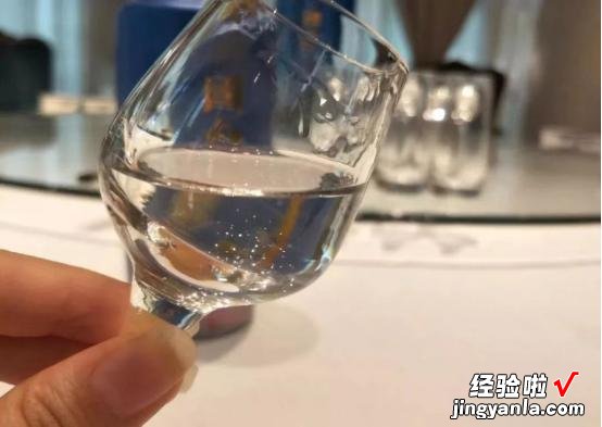 老祖宗提醒:4个酒桌“识人术”,字字都是真言,早知道不吃亏