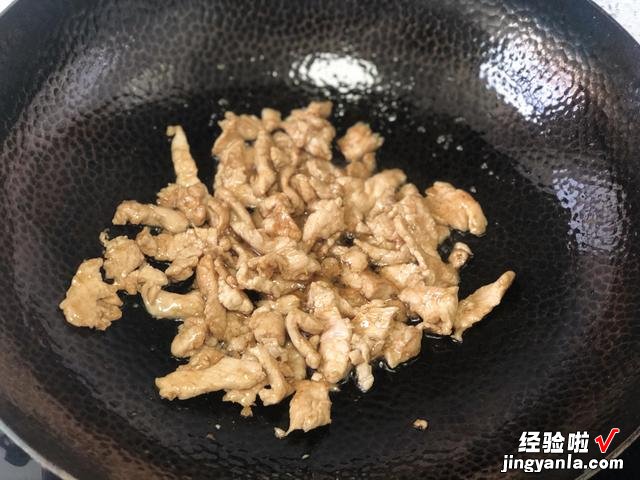 学做菜时,掌握这8个烹饪技巧,厨艺突飞猛进,成为大厨指日可待