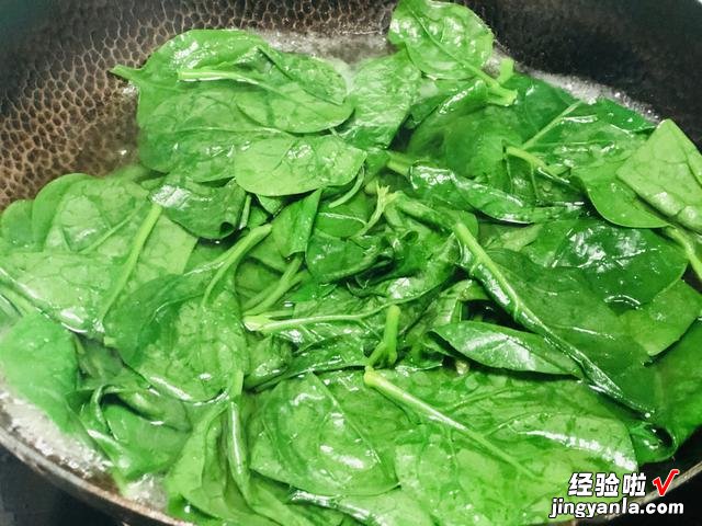 学做菜时,掌握这8个烹饪技巧,厨艺突飞猛进,成为大厨指日可待