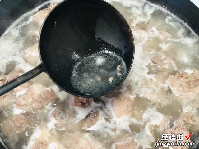 学做菜时,掌握这8个烹饪技巧,厨艺突飞猛进,成为大厨指日可待