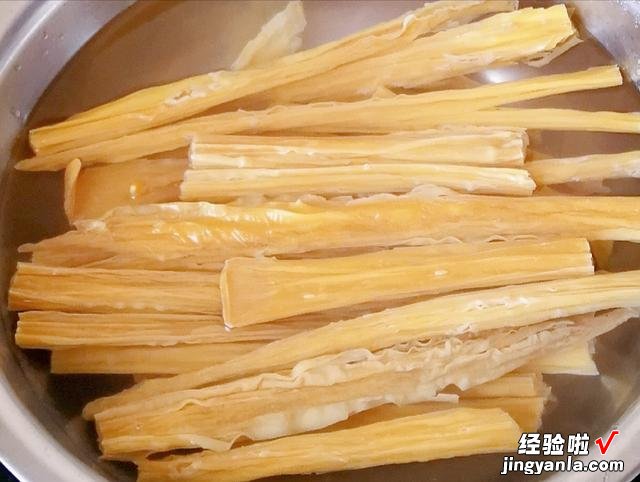 进入夏季，高蛋白、高钙的腐竹要多吃，教你4种做法，营养又美味