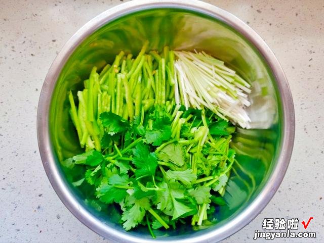 教你一道北方生猛的“老虎菜”，辣脆爽口，开胃解腻，下饭最适合