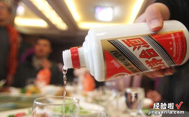 西安某面粉厂老板,多年请客只用假“茅台”,为何从来没人看穿?