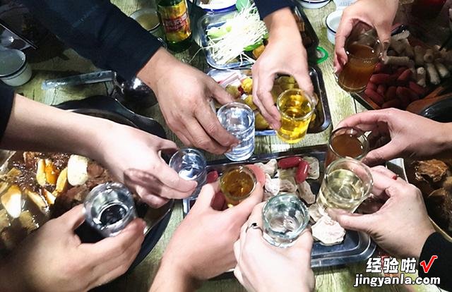 西安某面粉厂老板,多年请客只用假“茅台”,为何从来没人看穿?