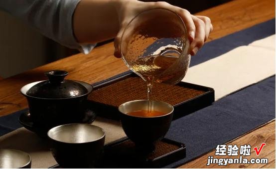 绿茶放了10年还能喝吗?绿茶的最佳饮用期,到底是多长时间?