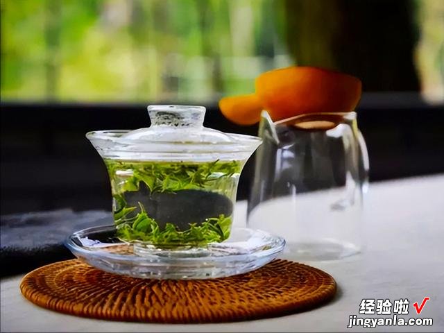 绿茶放了10年还能喝吗?绿茶的最佳饮用期,到底是多长时间?