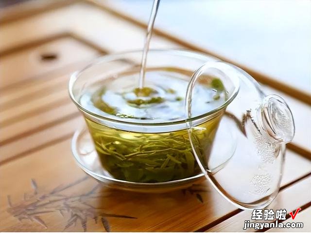 绿茶放了10年还能喝吗?绿茶的最佳饮用期,到底是多长时间?
