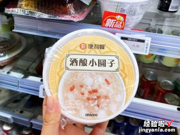 小雨挡不住过节热情!手工汤圆、酒酿小圆子……上海市民排长队为吃上这一口