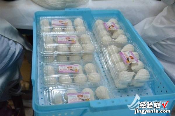小雨挡不住过节热情!手工汤圆、酒酿小圆子……上海市民排长队为吃上这一口