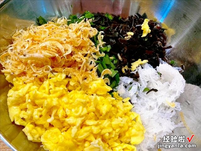 为什么饺子馆的三鲜馅好吃?原来调馅有技巧,做对了鲜嫩营养多汁