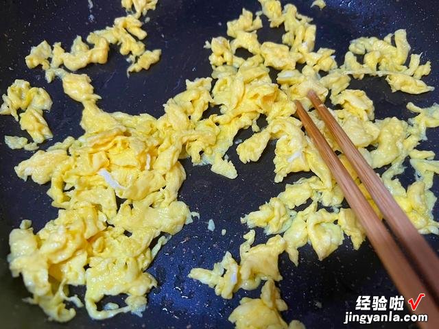 为什么饺子馆的三鲜馅好吃?原来调馅有技巧,做对了鲜嫩营养多汁