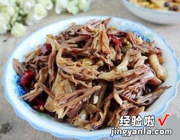 酸腌菜炒珊瑚菌