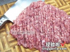 手剁鱿鱼冬菇肉饼