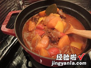 红酒焖牛肋肉