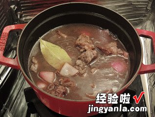 红酒焖牛肋肉